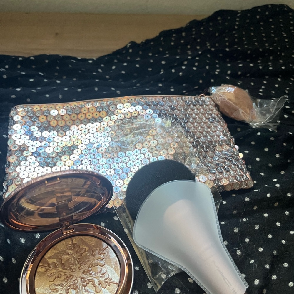 MAC Whisper of Gilt Extra Dimension Skin finish Snowball set limited edition.
